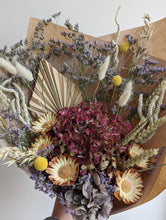 Load image into Gallery viewer, Bouquet of dried flowers
