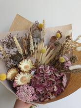 Load image into Gallery viewer, Bouquet of dried flowers
